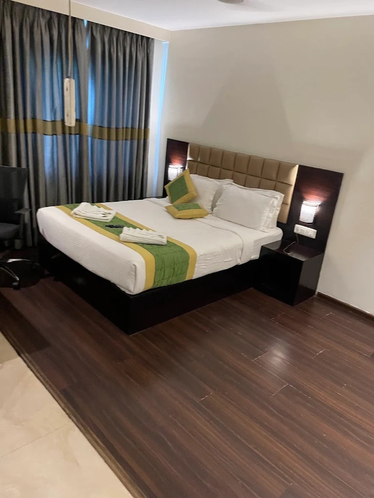 J Hotel deluxe room .webp